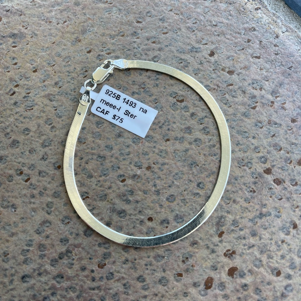 Elegant Sterling Silver 925 herringbone bracelet 7.5” long